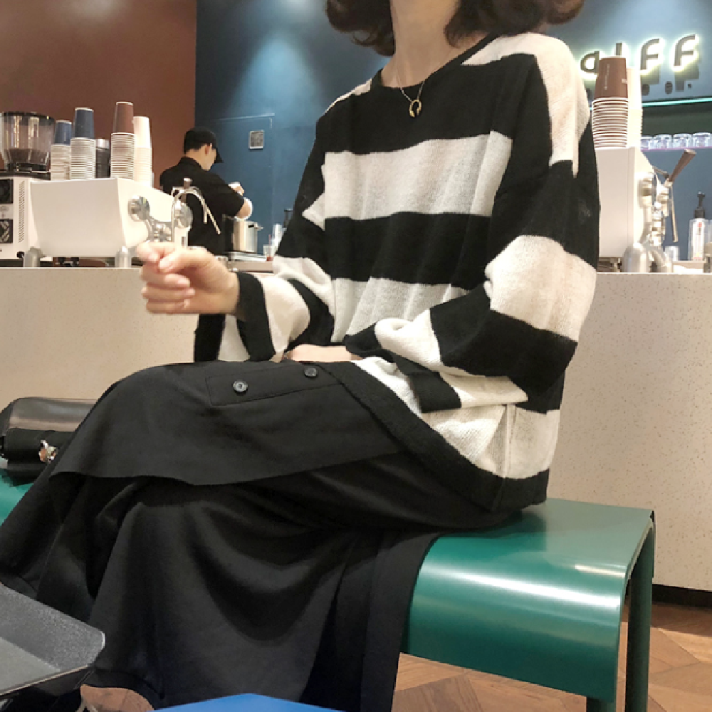 ANAIS’s Unbalanced Button Skirt