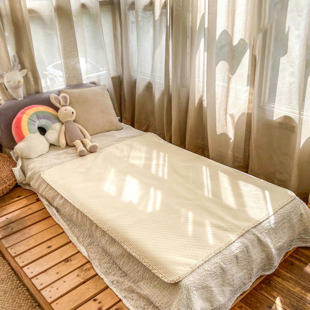 Lieto Non-Slip Bamboo Waterproof Blanket Large